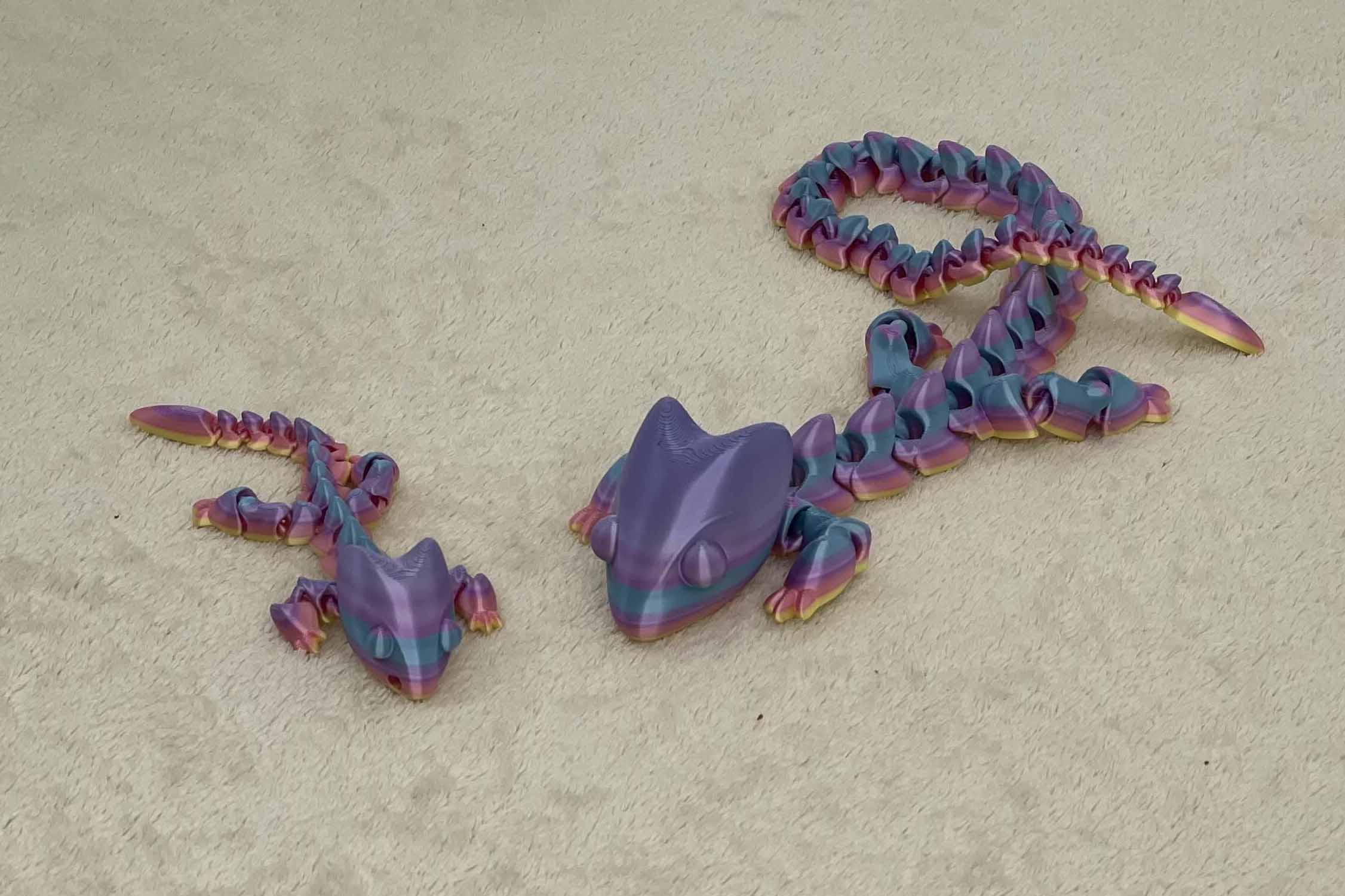 Articulated lizard keychain