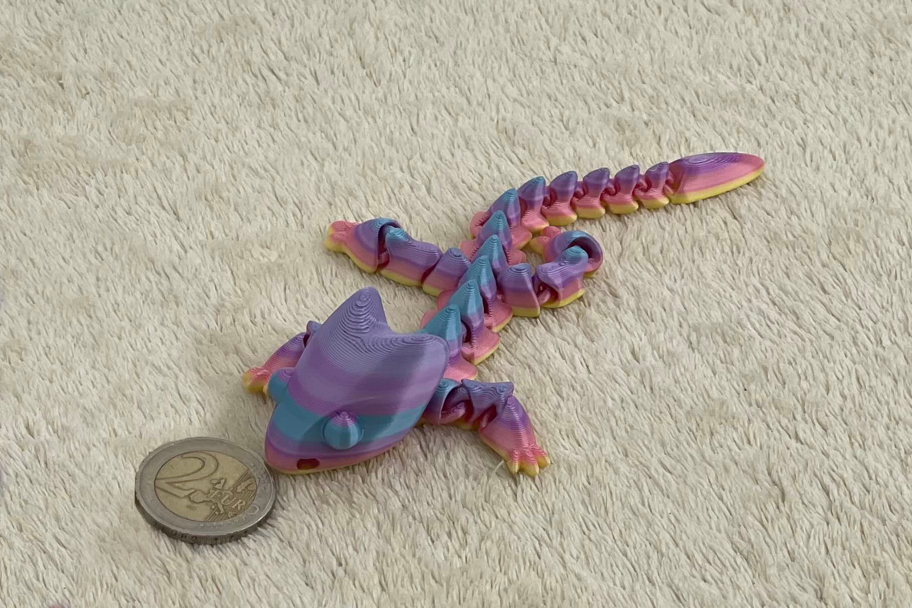 Articulated lizard keychain
